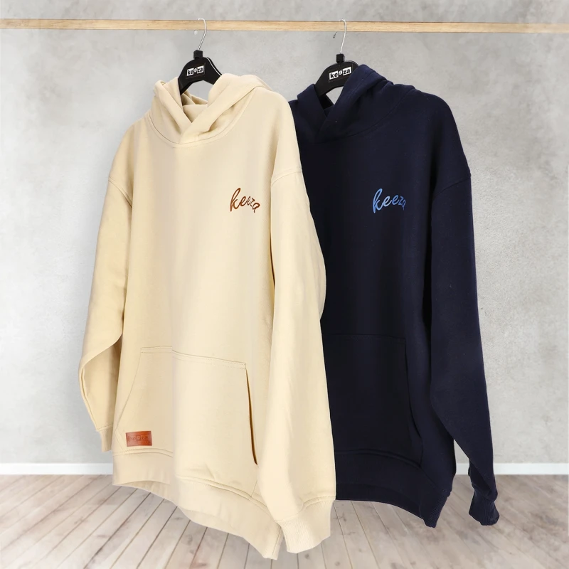 bluza oversize na wieszakach.webp